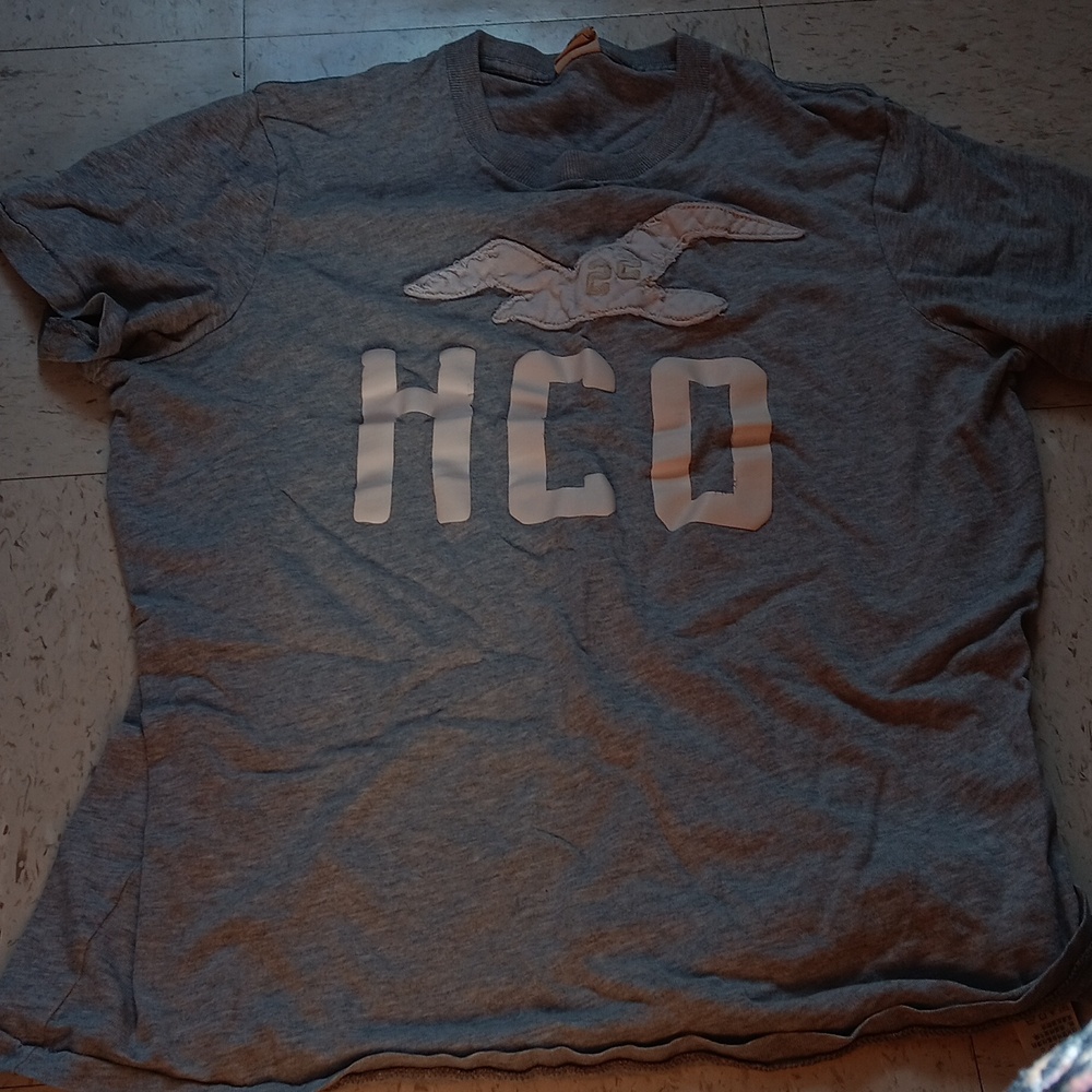 Hollister t shirt